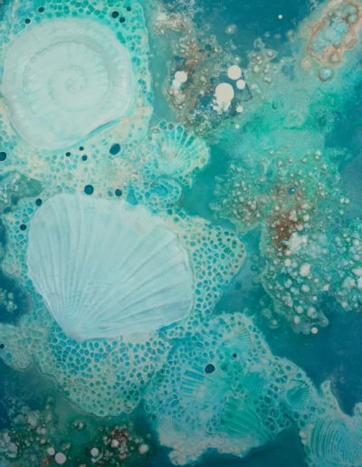 Escultura com formas coralinas feitas a mão em cerâmica fria, lembrando os tesouros das profundezas do mar. "Recife de Coral"