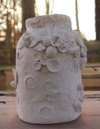 Este vaso mágico modelado em cerâmica fria inspirado nesse universo fungi. (Peça Decorativa)